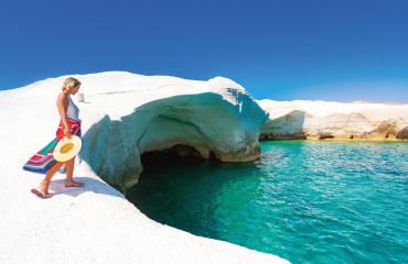 Milos adası Sarakiniko Plajı