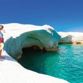 Milos adası Sarakiniko Plajı